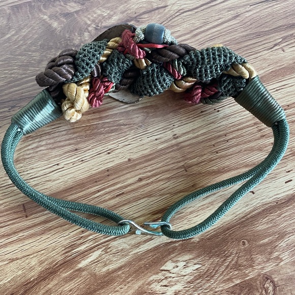 Vintage | 1980s Rope Belt w/ Wood & Abalone Pendant - Picture 3 of 5